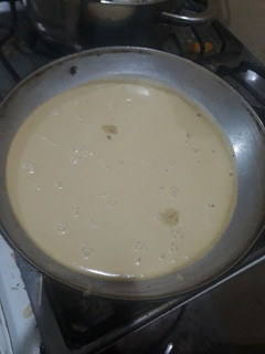 Una foto de Pastel de banano en la sartén