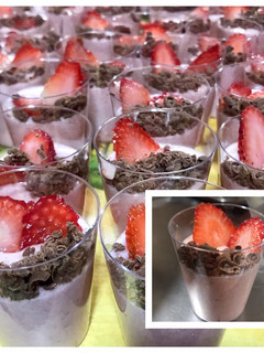Una foto de Shots de fresa y chocolate