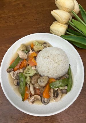 Foto resep Nasi Ayam Cah Jamur ala Solaria