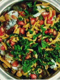 पानी पूरी चाट (Pani puri chaat recipe in hindi) रेसिपी मुख्य फोटो