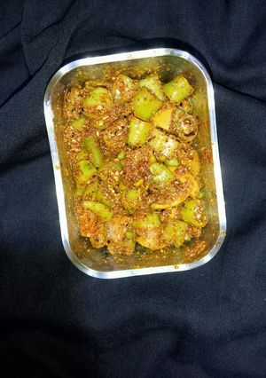 हरी मिर्च का अचार (Hari mirch ka achar recipe in hindi) रेसिपी मुख्य फोटो
