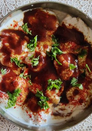 A picture of Methi spinach dahi vada.