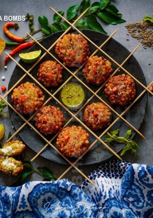 સાબુદાણા વડા બોંબ (Sabudana Vada Bomb) રેસીપી મુખ્ય ફોટો