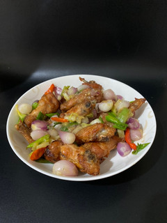 Foto resep Sayap ayam goreng dengan oseng bawang