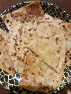 आलू का पराठा (aloo ka paratha recipe in Hindi) रेसिपी मुख्य फोटो