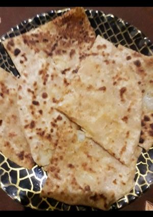 आलू का पराठा (aloo ka paratha recipe in Hindi) रेसिपी मुख्य फोटो