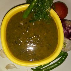 A picture of Udad dal with bathua.