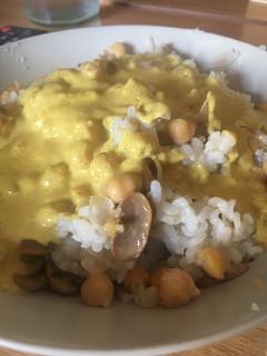 Una foto de Arroz y garbanzos con salsa de curry