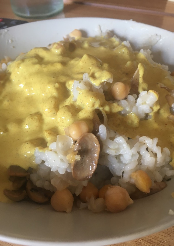 Una foto de Arroz y garbanzos con salsa de curry
