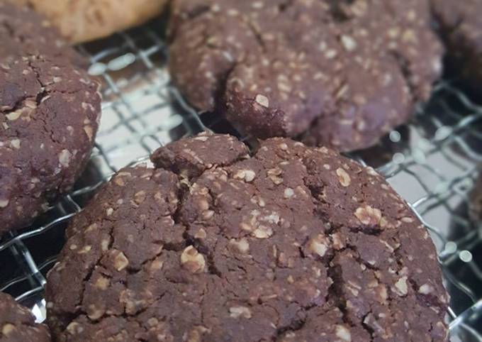 Soft & Chewy Choco Oatmeal Cookies