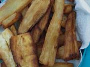 Una foto de mandioca frita super fácil