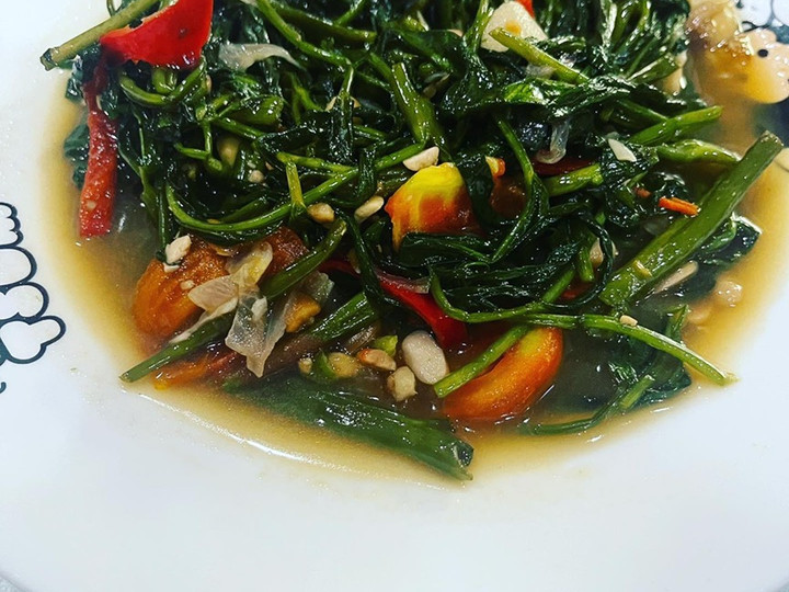 Langkah Mudah untuk Menyiapkan Kangkung cah tauco, Bisa Manjain Lidah