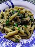 Pasta con salsa de hongos secos
