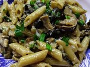 Una foto de hongos shiitake pasta