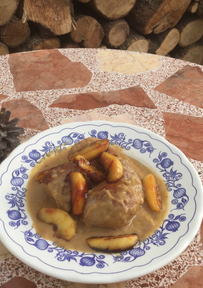 Una foto de Solomillo con manzanas caramelizadas