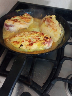 Una foto de Pollo relleno a la mostaza