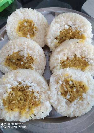 A picture of Stuffed idli.
