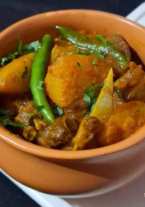A picture of Shaljam Gosht.