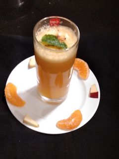 ઓરેન્જ, એપ્પલ જૂયસ રેસીપી મુખ્ય ફોટો