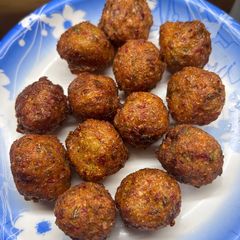 A picture of Crispy Veg manchurian (without sauce).