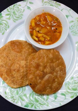 बेसन की चटपटी कचौरी (besan ki chatpati kachodi recipe in Hindi) रेसिपी मुख्य फोटो