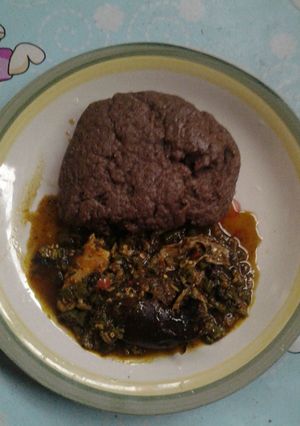 A picture of Okro with black amala.