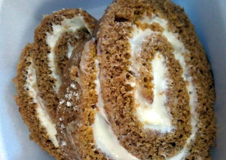 The Simple and Healthy pumpkin roll with cream cheese filling