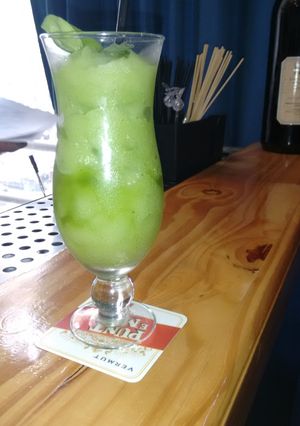 Una foto de Cóctel daiquiri de albahaca frozen