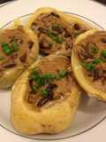 Batata recheada com molho funghi