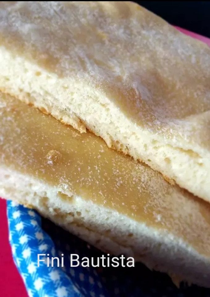 Una foto de Molletes gigantes con suero de leche