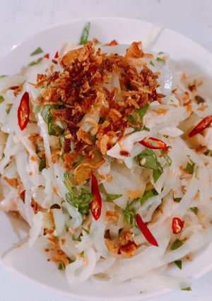 Hình của món Gỏi gà hành tây.