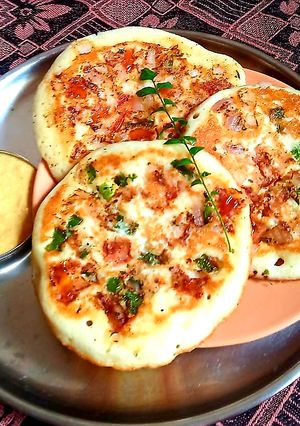 स्पंजी उत्तपम (spongy uttapam recipe in hindi) रेसिपी मुख्य फोटो