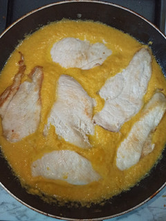 Una foto de Pechugas de pollo en salsa 🤤