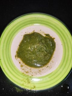हरे धनिए की चटनी (Hare dhaniye ki chutney recipe in hindi) रेसिपी मुख्य फोटो