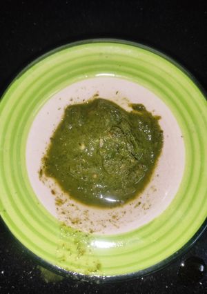 हरे धनिए की चटनी (Hare dhaniye ki chutney recipe in hindi) रेसिपी मुख्य फोटो