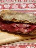 Panino carpaccio di manzo affumicato, carciofo mammola a julienne e scaglie di grana