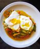 Salteado de verduras con huevos estrellados 🍳