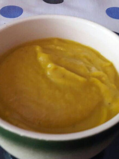 Una foto de Crema fría de calabaza, zanahoria y aguacate