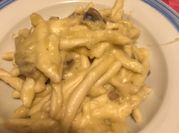 Una foto di pasta e patate
