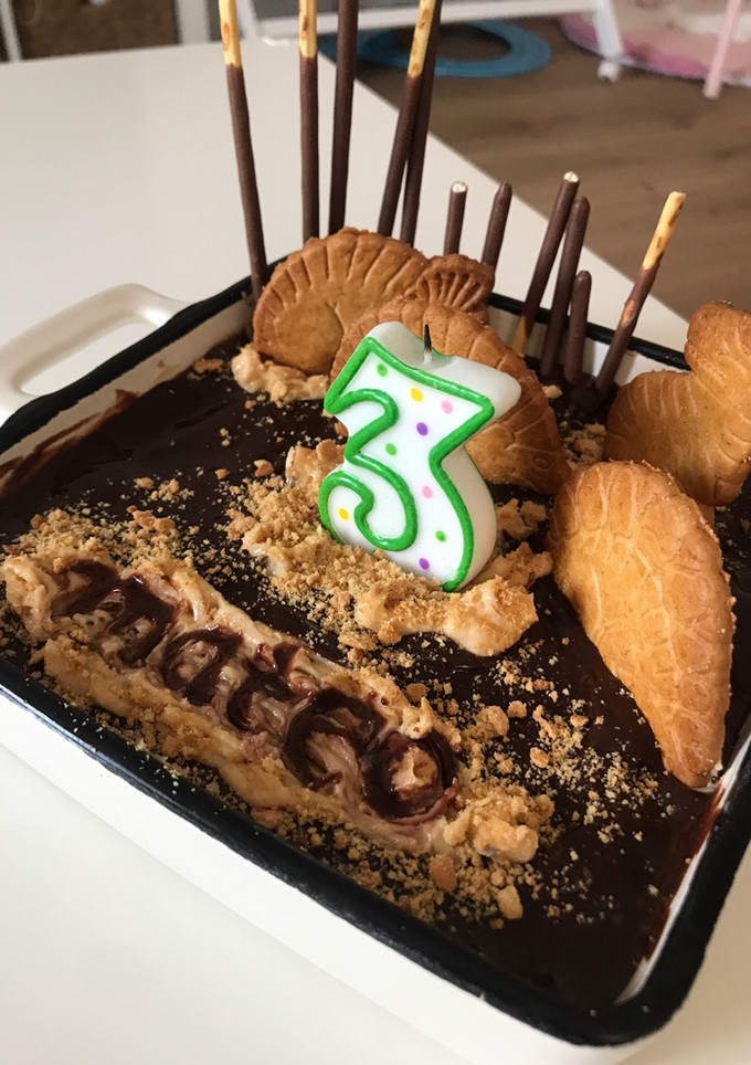 Una foto de Tarta de galletas dinosaurio. Cumple 3 de Mateo