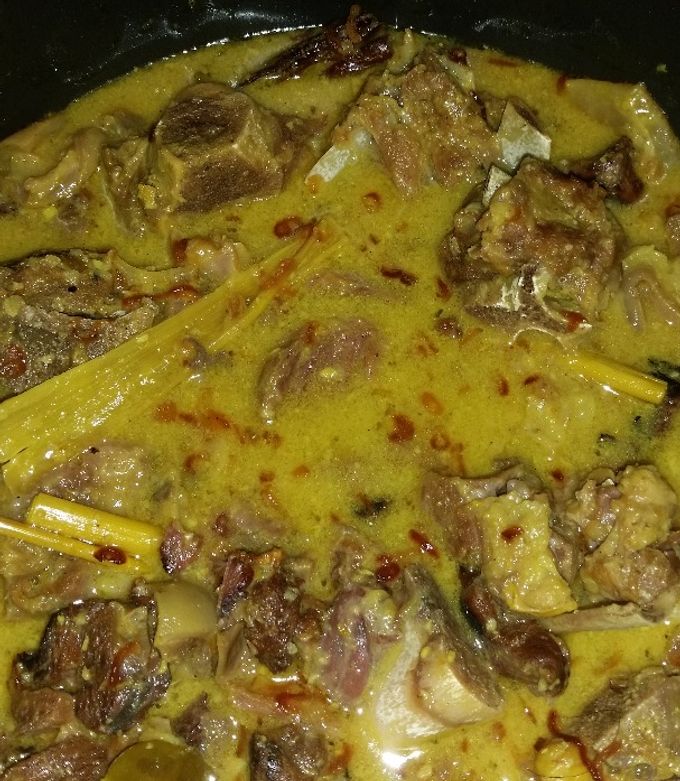 A picture of Indonesian goat curry.