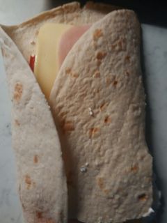 Φωτογραφία της συνταγής Τορτίγια με cottage cheese, 🍅 και γκούντα ευλογημένο, γαλοπούλα!!!