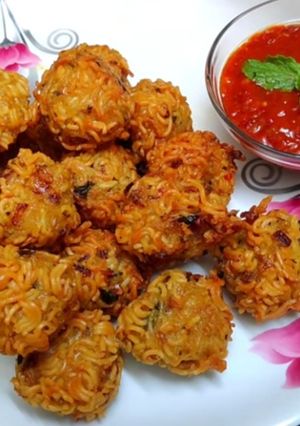 मैगी पकौड़ा(Maggi pakoda recipe in Hindi) रेसिपी मुख्य फोटो