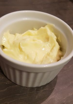 A picture of Garlic Butter.