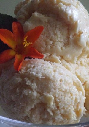 Una foto de Helado de melocotón y canela