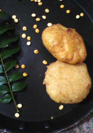 हेल्दी इडली पकौड़ा (Healthy idli pakoda recipe in Hindi) रेसिपी मुख्य फोटो