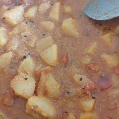 A picture of Aloo posto.