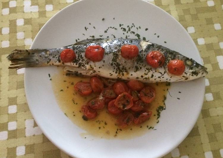 Recipe of Super Quick Homemade Sea Bass with cherry tomatoes al cartoccio