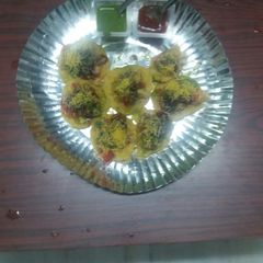 A picture of Sev puri.