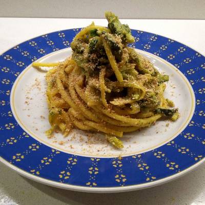 Ricetta Pasta con i broccoletti e mollica tostata 